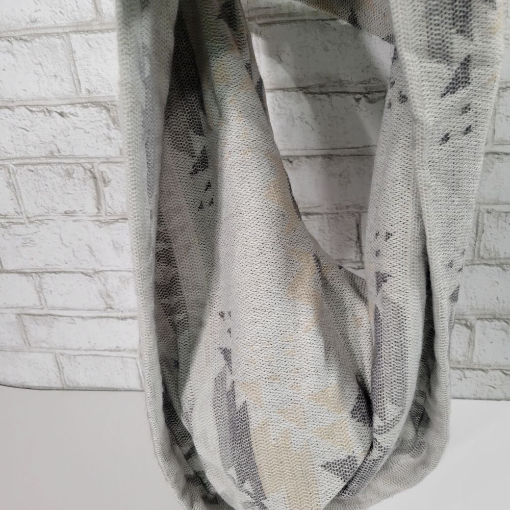 Warm printed infinity scarf - Picture 6 of 10